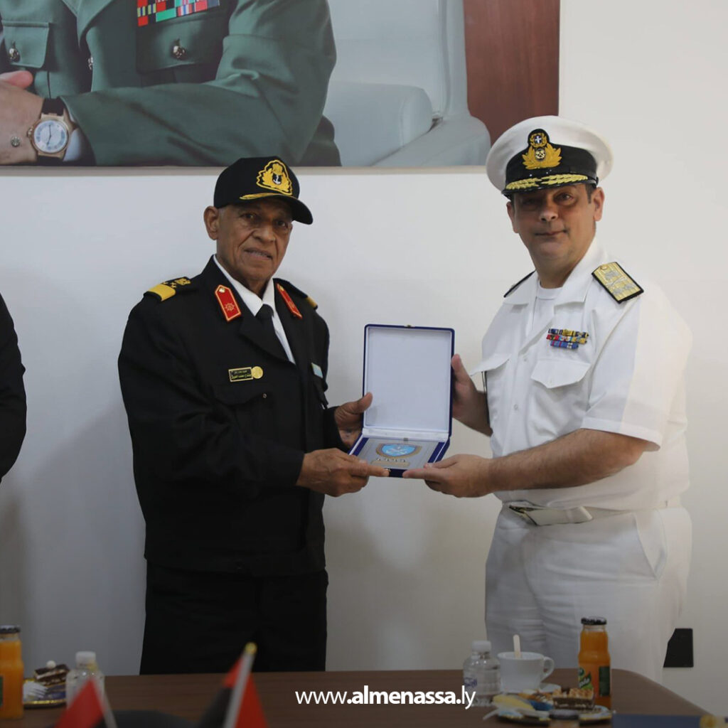 Extra 58.jpg4 58 رئيس أركان القوات البحرية يستقبل وفد حرس السواحل اليوناني في بنغازي