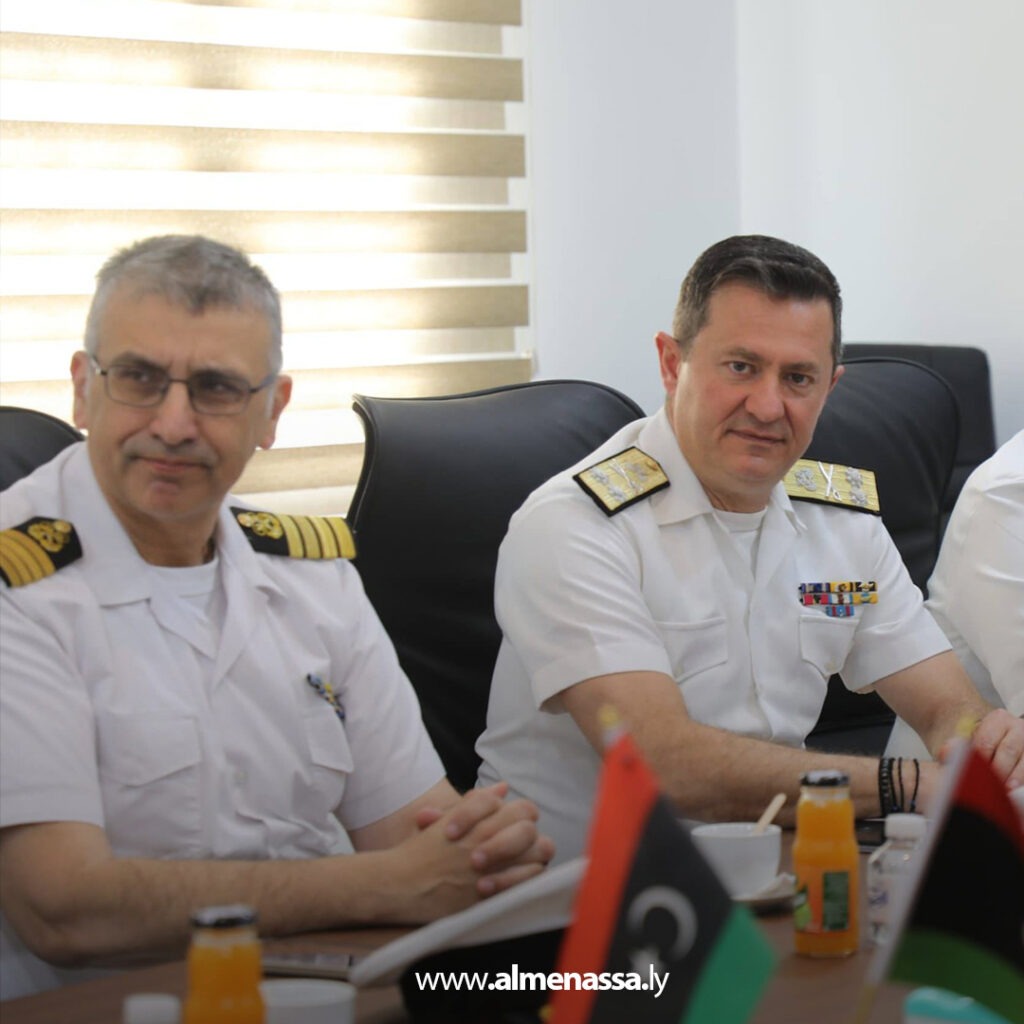 Extra 6.jpg15 6 رئيس أركان القوات البحرية يستقبل وفد حرس السواحل اليوناني في بنغازي