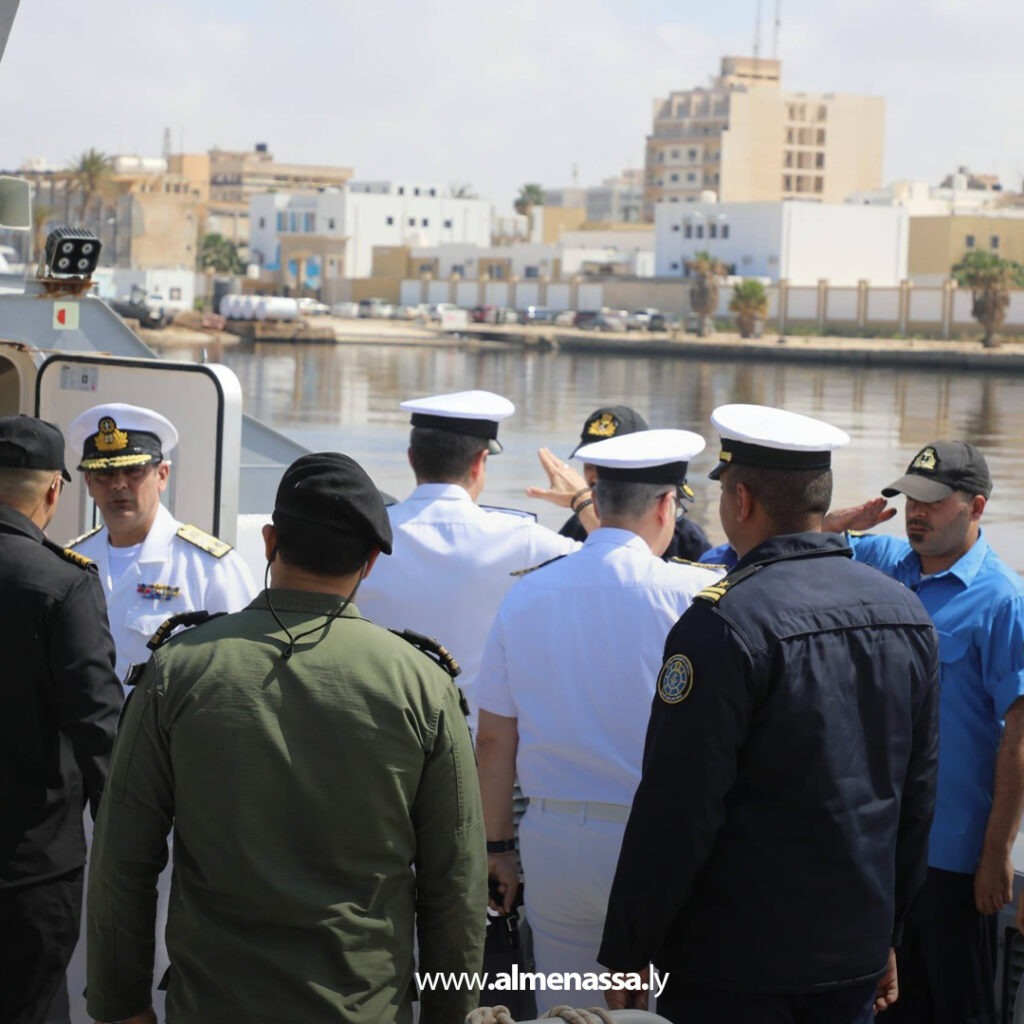 Extra 6.jpg16 6 رئيس أركان القوات البحرية يستقبل وفد حرس السواحل اليوناني في بنغازي