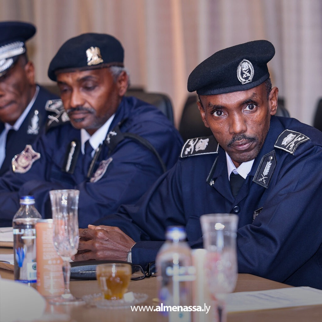 Extra 63.jpg5 63 رئيس الأركان العامة يشدد على أهمية التعاون بين القوات الأمنية والعسكرية بالجنوب