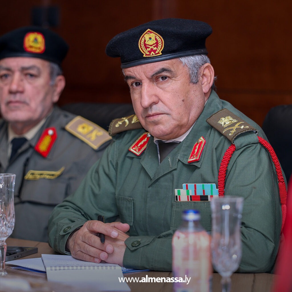 Extra 69.jpg4 69 رئيس الأركان العامة يشدد على أهمية التعاون بين القوات الأمنية والعسكرية بالجنوب