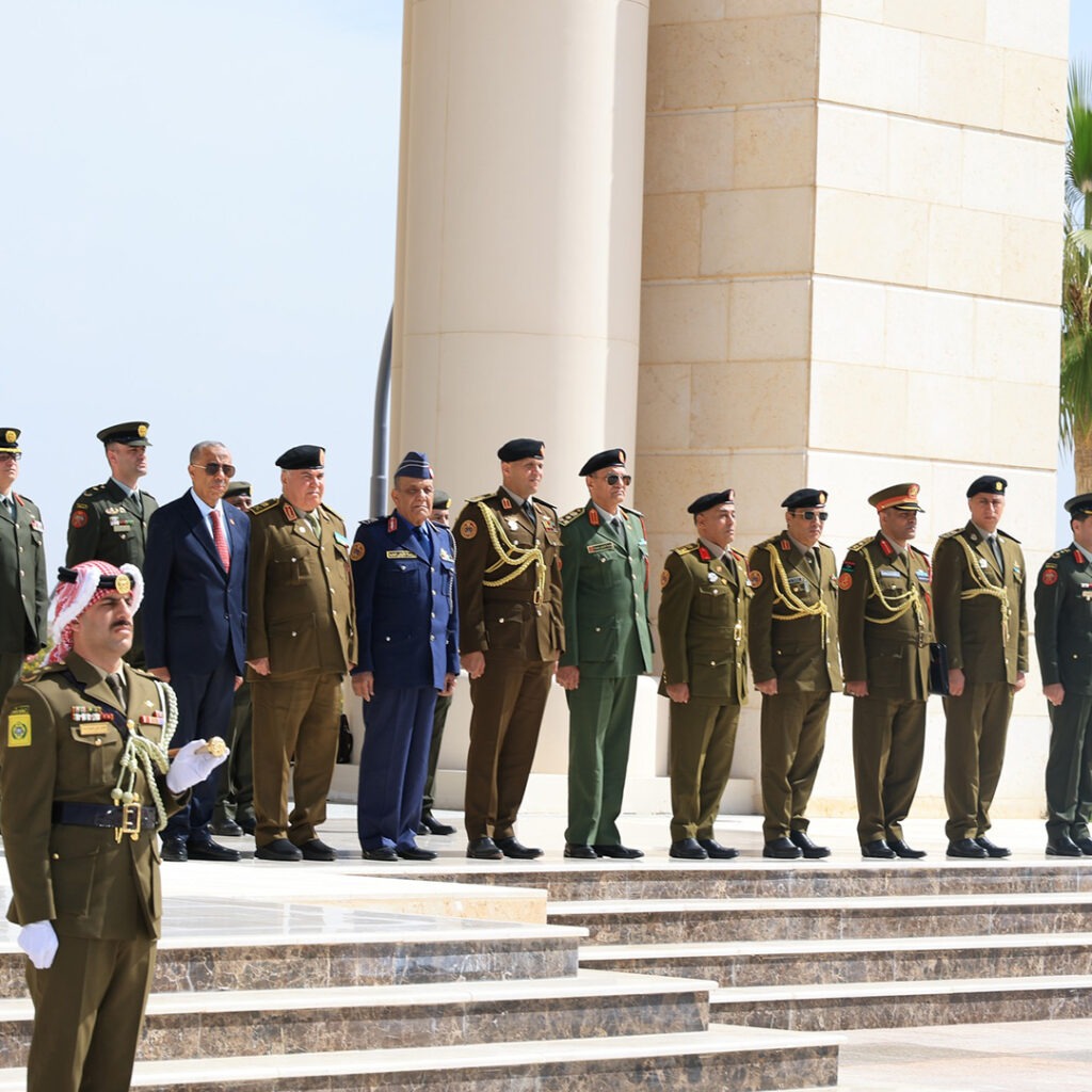 Extra 69.jpg5 69 رئيس الأركان العامة يصل عمان ويوقع اتفاقية تعاون عسكري مع الأردن