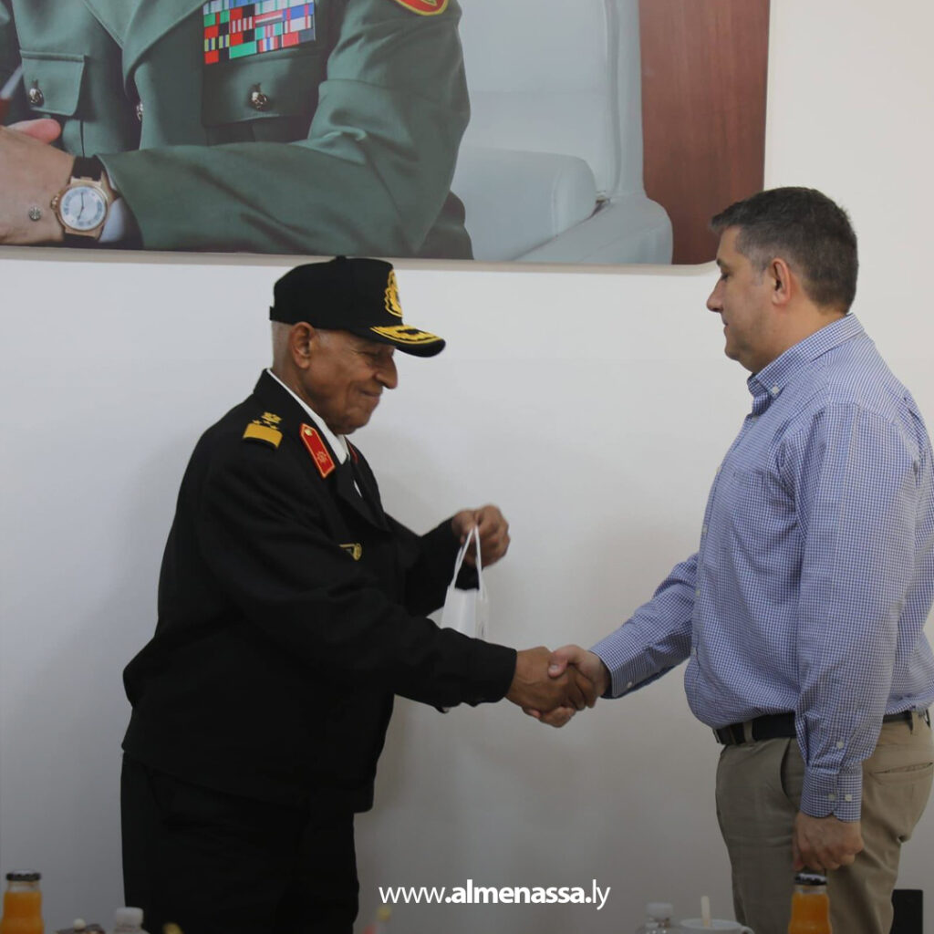 Extra 70.jpg11 70 رئيس أركان القوات البحرية يستقبل وفد حرس السواحل اليوناني في بنغازي