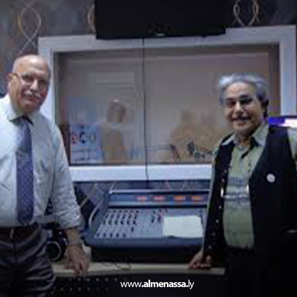 Extra 71.jpg2 71 فنان أوحت له الأساطير وصيرته كاتبا