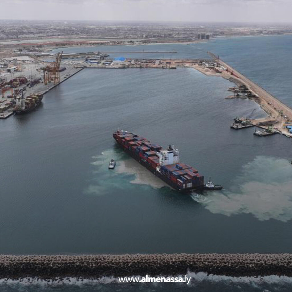 Extra 73.jpg4 73 ميناء المنطقة الحرة جليانة يستقبل سفينة حاويات عملاقة