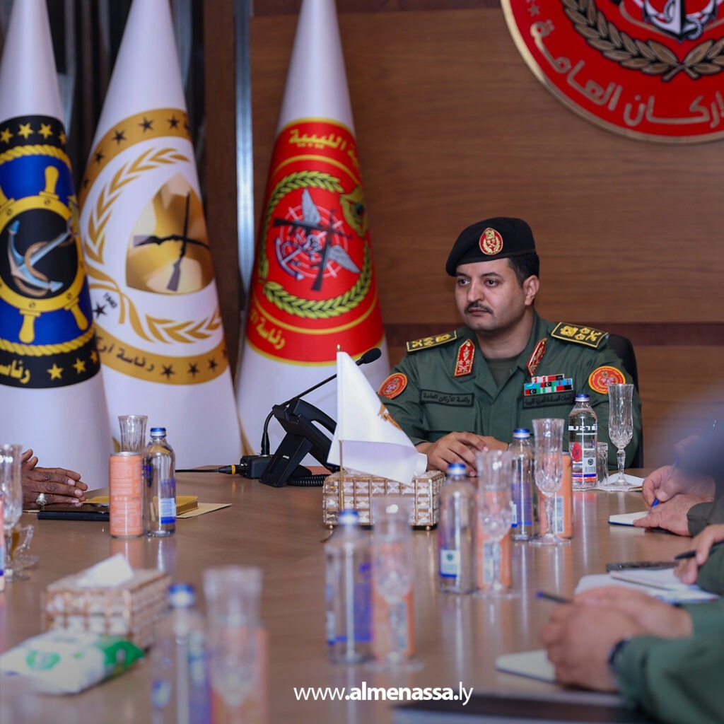 Extra 77.jpg3 77 رئيس الأركان العامة يشدد على أهمية التعاون بين القوات الأمنية والعسكرية بالجنوب