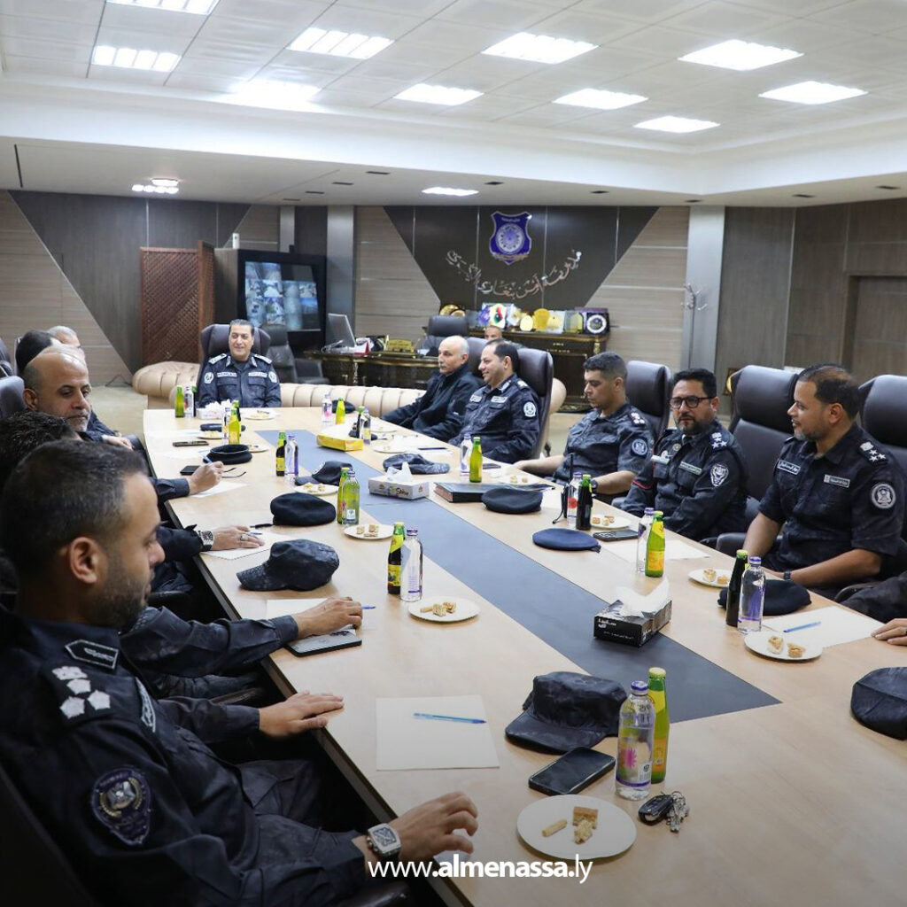 Extra 79.jpg4 79 رئيس جهاز البحث الجنائي يجتمع بمدراء الإدارات ورؤساء المكاتب لتقييم أداء الجهاز ووضع خطط المرحلة المقبلة