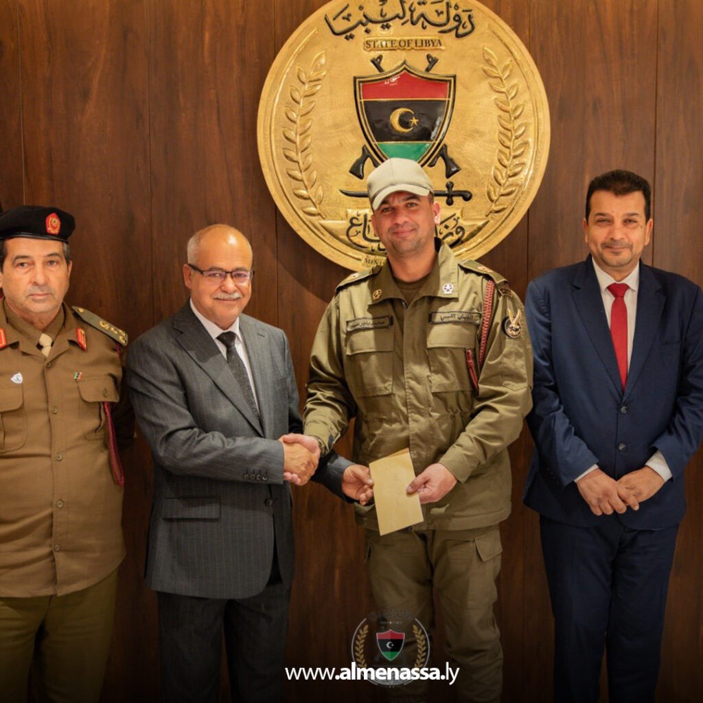 وزارة الدفاع تكرّم لجنة مسابقة “البنيان الدولية الثانية” لحفظ القرآن الكريم للعسكريين 9 Extra 8.jpg8 8