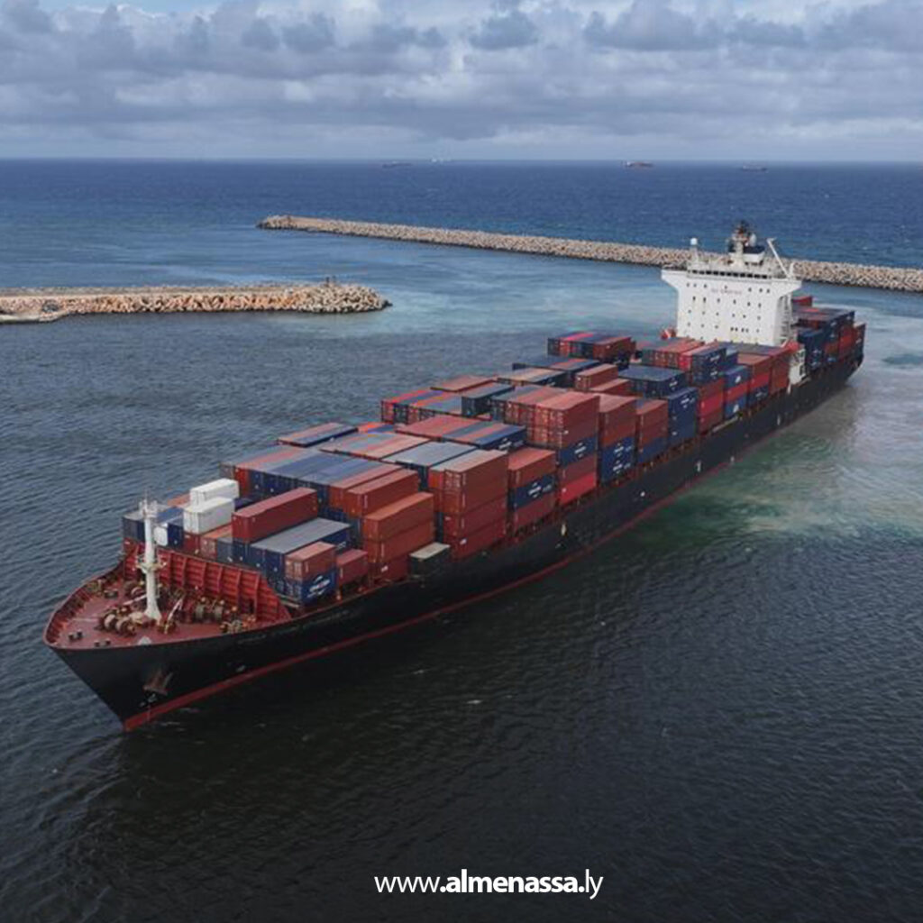 Extra 82.jpg3 82 ميناء المنطقة الحرة جليانة يستقبل سفينة حاويات عملاقة