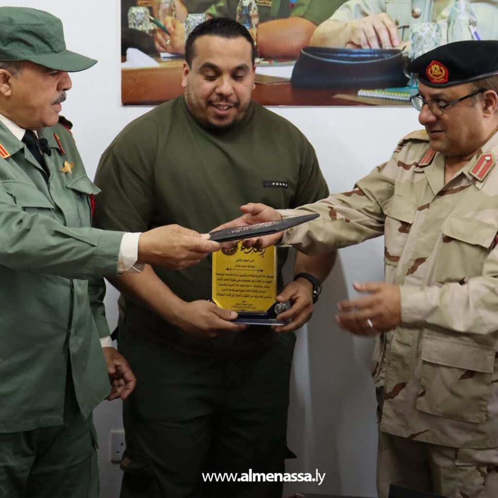 Extra 88.jpg11 88 الإتحاد العسكري أجدابيا يكرم البطل الليبي عبد الله هاجر بعد تتويجه بالمركز الأول في القوة البدنية