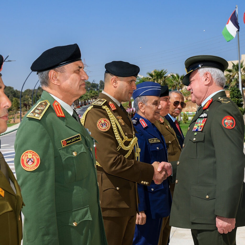 Extra 89.jpg3 89 رئيس الأركان العامة يصل عمان ويوقع اتفاقية تعاون عسكري مع الأردن