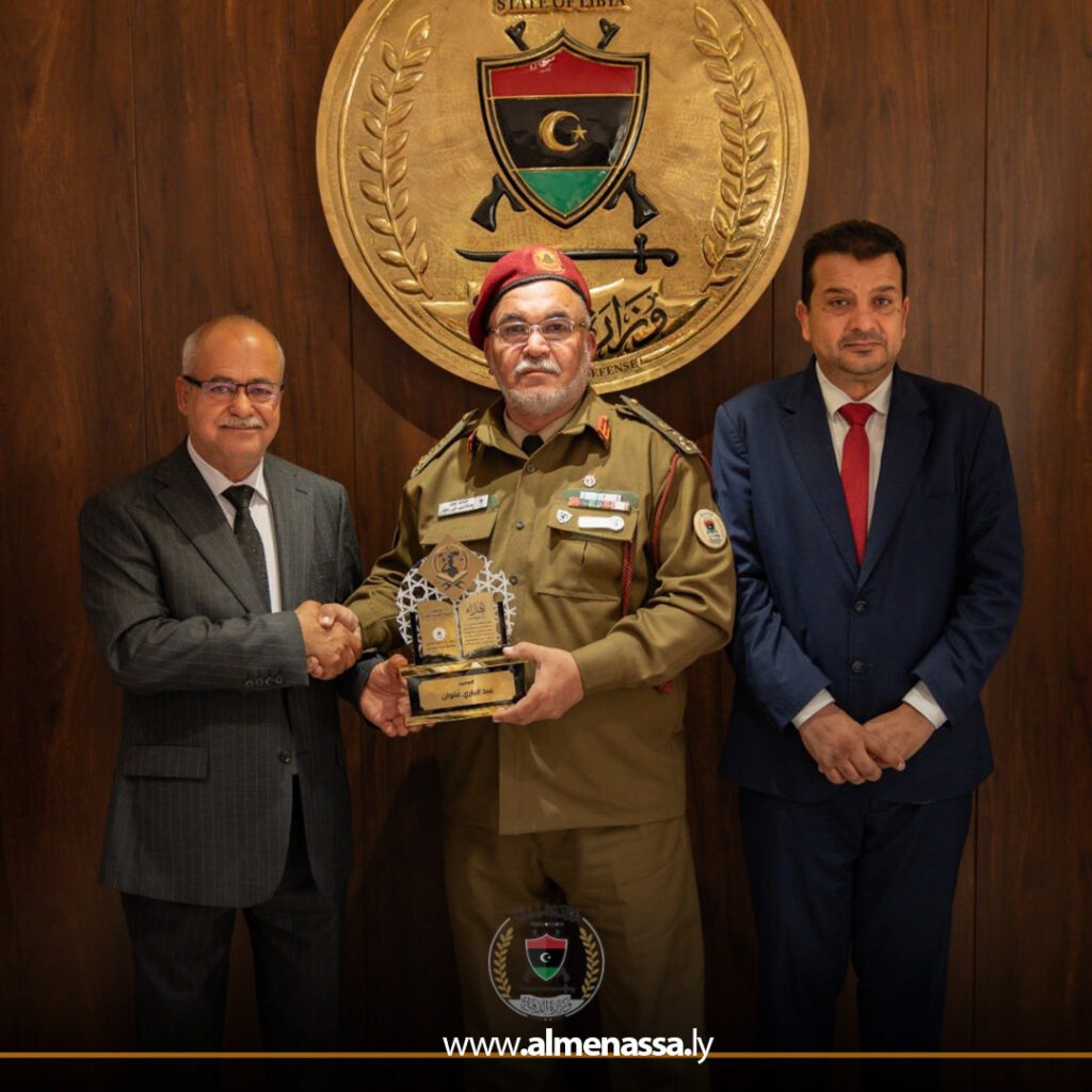 وزارة الدفاع تكرّم لجنة مسابقة “البنيان الدولية الثانية” لحفظ القرآن الكريم للعسكريين 8 Extra 9.jpg7 9