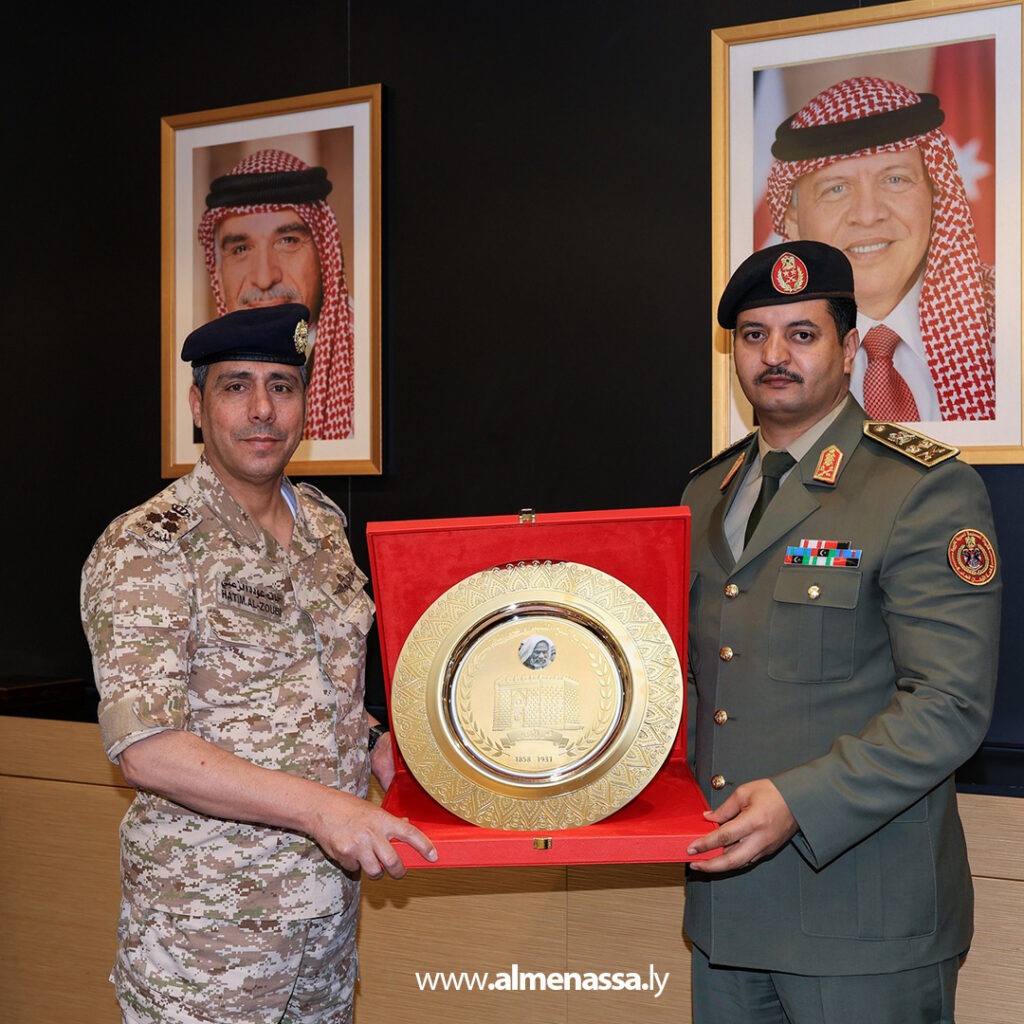 ext Recovered 4.jpg1 4 رئيس الأركان العامة يطلع على منظومة إدارة الأزمات الأردنية ويبحث آليات العمل في الحالات الطارئة