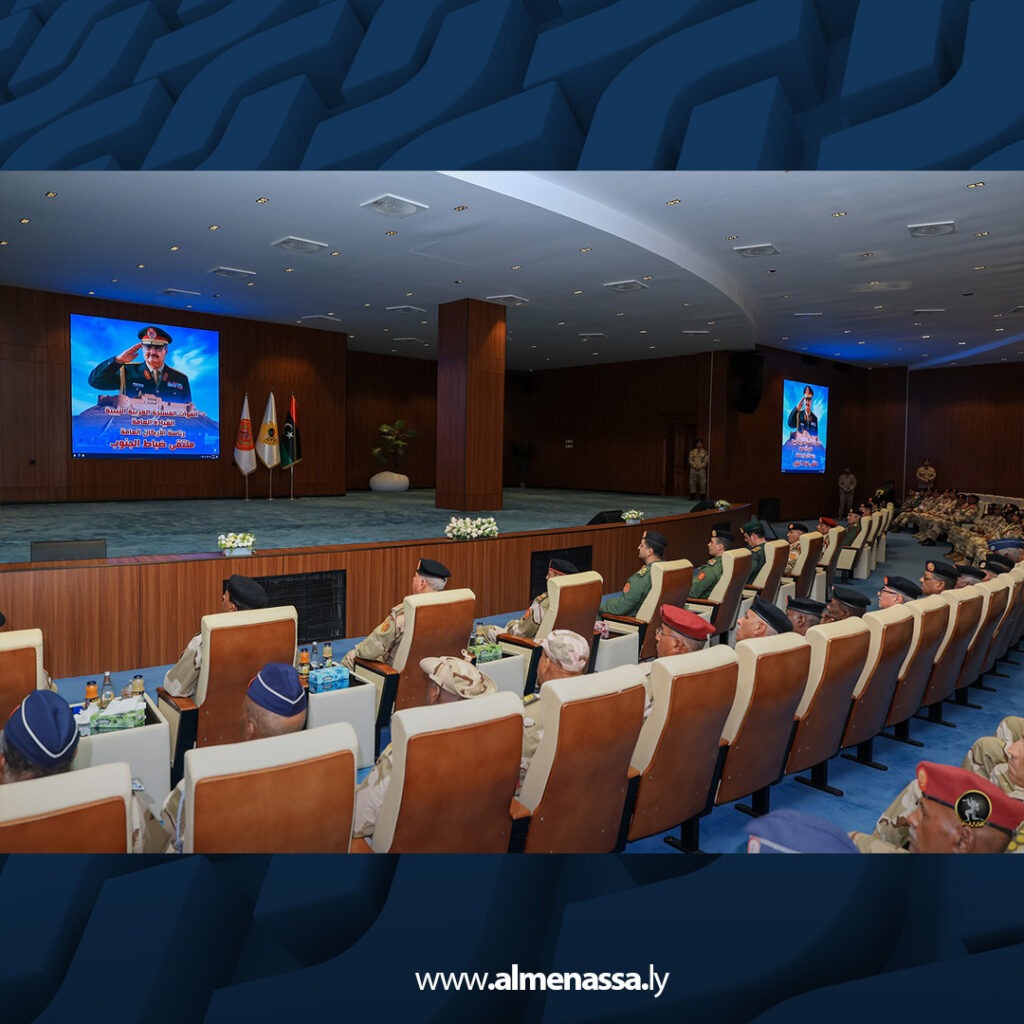 extra Recovered 40.jpg6 40 رئيس الأركان العامة يلتقي بضباط المنطقة الجنوبية بمدينة سبها