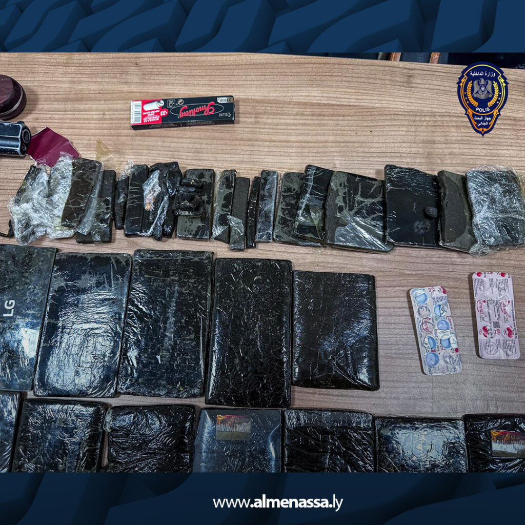 كمين يطيح بشبكة لترويج المخدرات وضبط 4 متهمين داخل وكر للتعاطي والاتجار في بنغازي 3 extra Recovered Recovered 3.jpg4 3