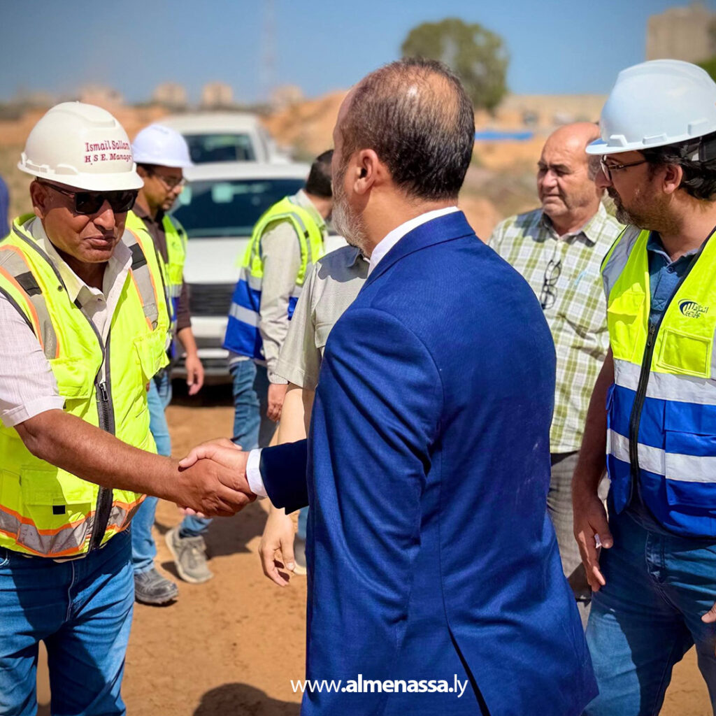 Extra 2.jpg8 2 وزير الإسكان يتابع ميدانيا سير العمل بمشروع الطريق الدائري الثالث في طرابلس