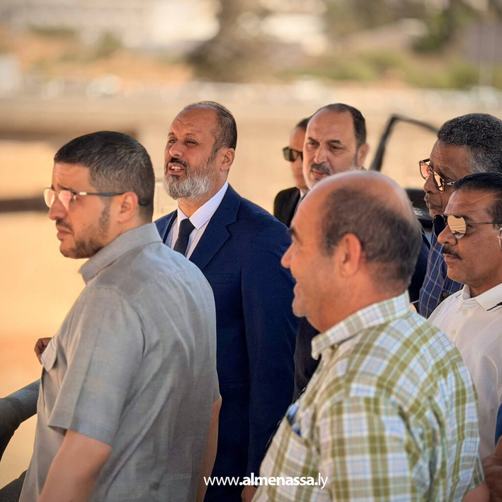 Extra 28.jpg2 28 وزير الإسكان يتابع ميدانيا سير العمل بمشروع الطريق الدائري الثالث في طرابلس