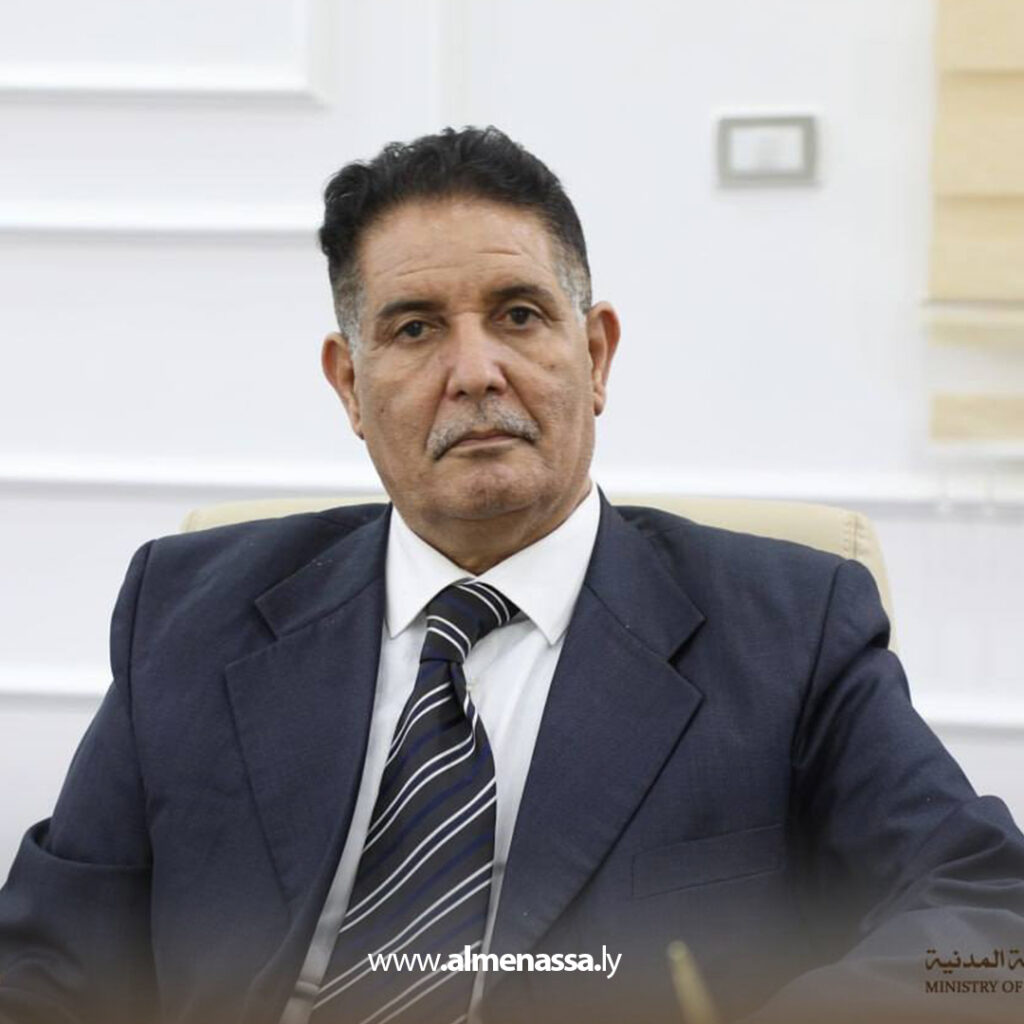 Extra 3 وزير الخدمة المدنية يبحث تطوير الأداء الوظيفي ومتابعة سير العمل بمكتب الخدمة سرت