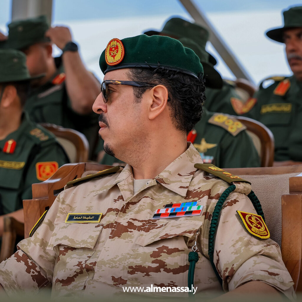 Extra 33.jpg5 33 نائب القائد العام يحضر المناورات البحرية ضمن “درع الكرامة 2” واستعراض جاهزية القوات البحرية