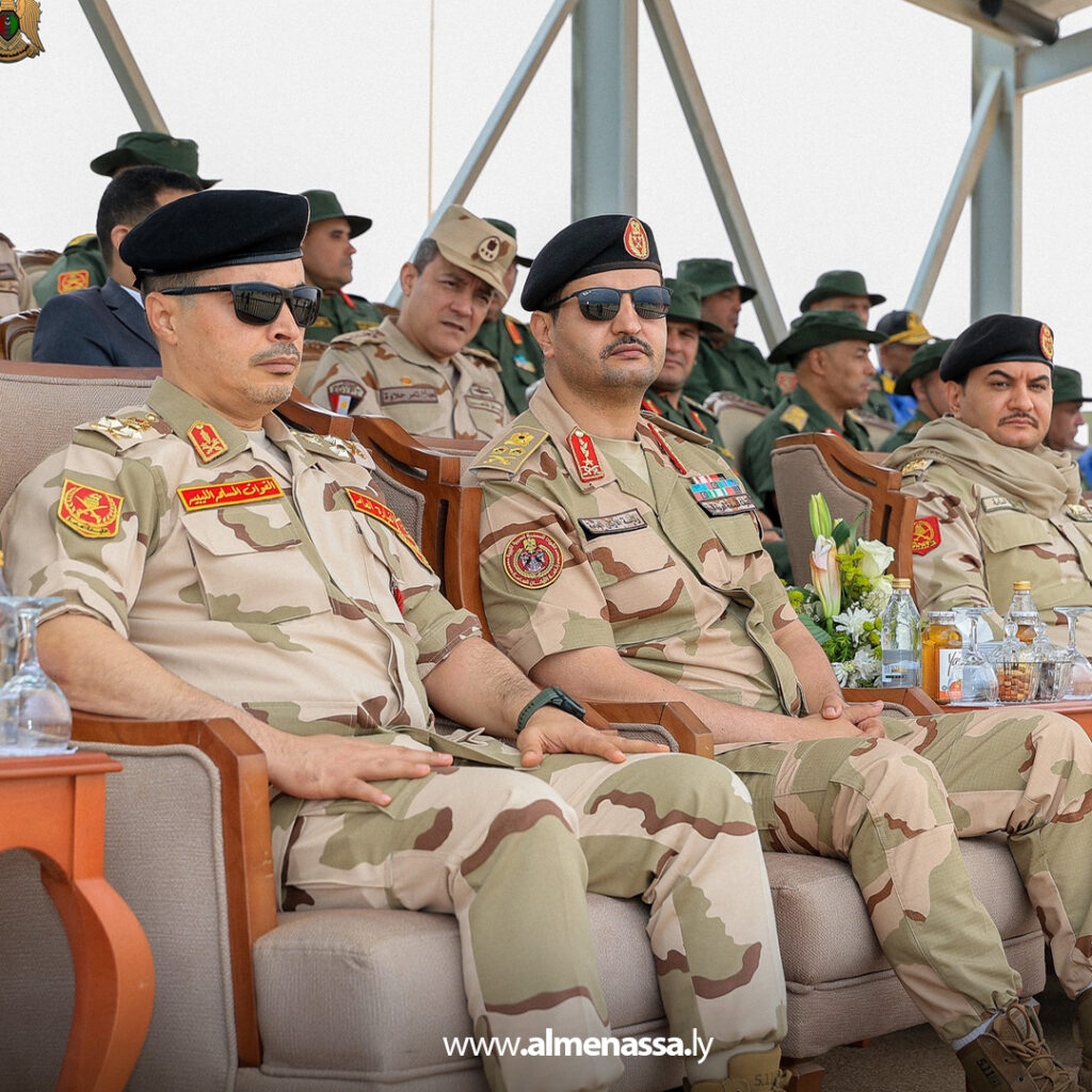 Extra 42.jpg4 42 نائب القائد العام يحضر المناورات البحرية ضمن “درع الكرامة 2” واستعراض جاهزية القوات البحرية