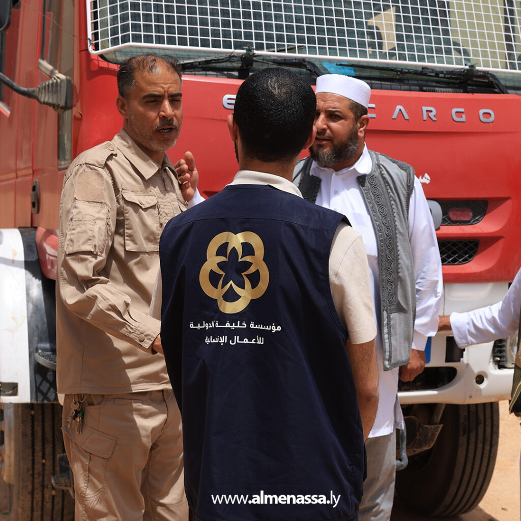 Extra01 4 مؤسسة خليفة تزور الأصابعة لبحث حلول كارثة حرائق المنازل المستمرة وتدعم بأول شحنة مساعدات