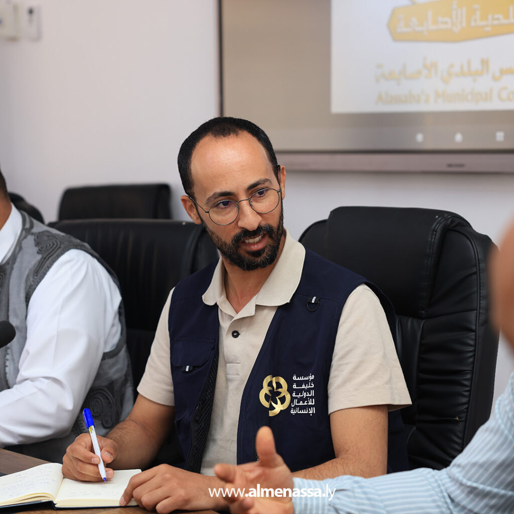 Extra06 2 مؤسسة خليفة تزور الأصابعة لبحث حلول كارثة حرائق المنازل المستمرة وتدعم بأول شحنة مساعدات