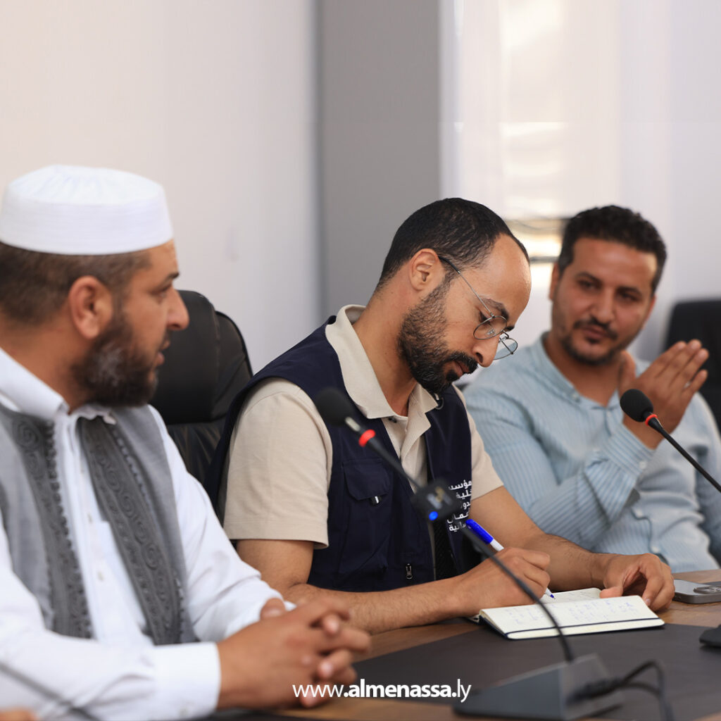 Extra08 2 مؤسسة خليفة تزور الأصابعة لبحث حلول كارثة حرائق المنازل المستمرة وتدعم بأول شحنة مساعدات