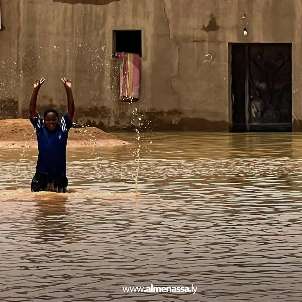 نزوح عائلات من حي السكن بتهالة جراء السيول والأمطار الغزيرة 1 Extra 124 نزوح عائلات من حي السكن بتهالة جراء السيول والأمطار الغزيرة