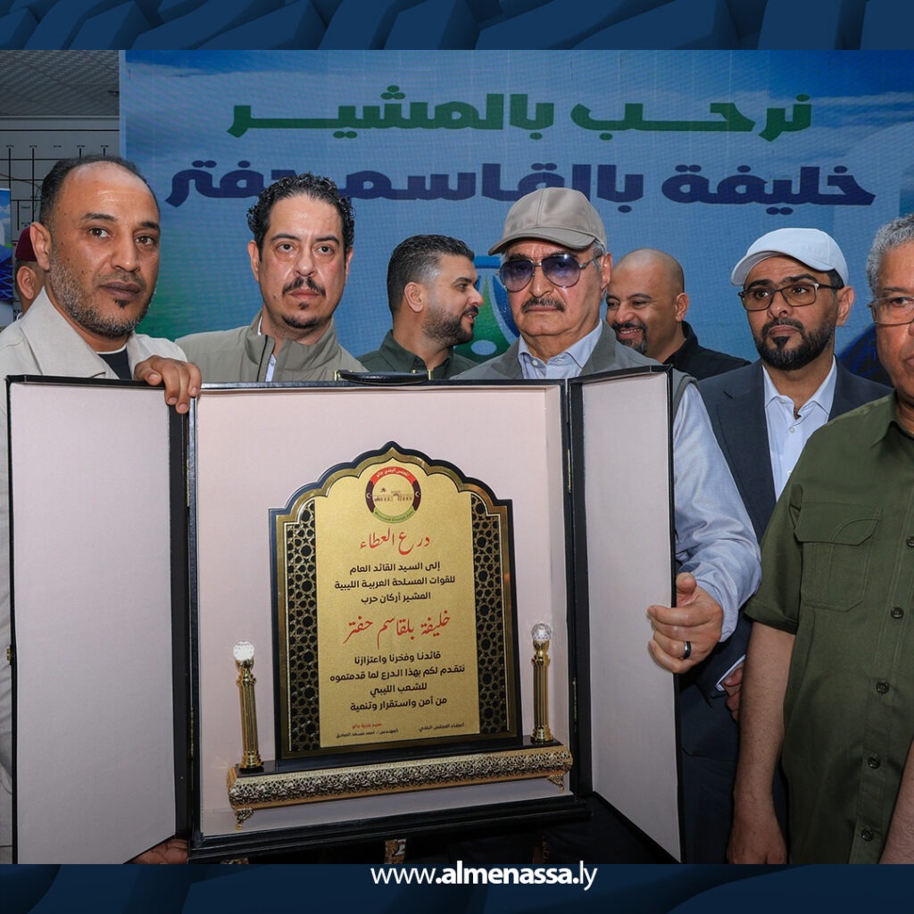 Extra 16.jpg11 16 القائد العام يجري زيارة تفقدية إلى موقع مشروع الصحابي الزراعي بمنطقة الواحات