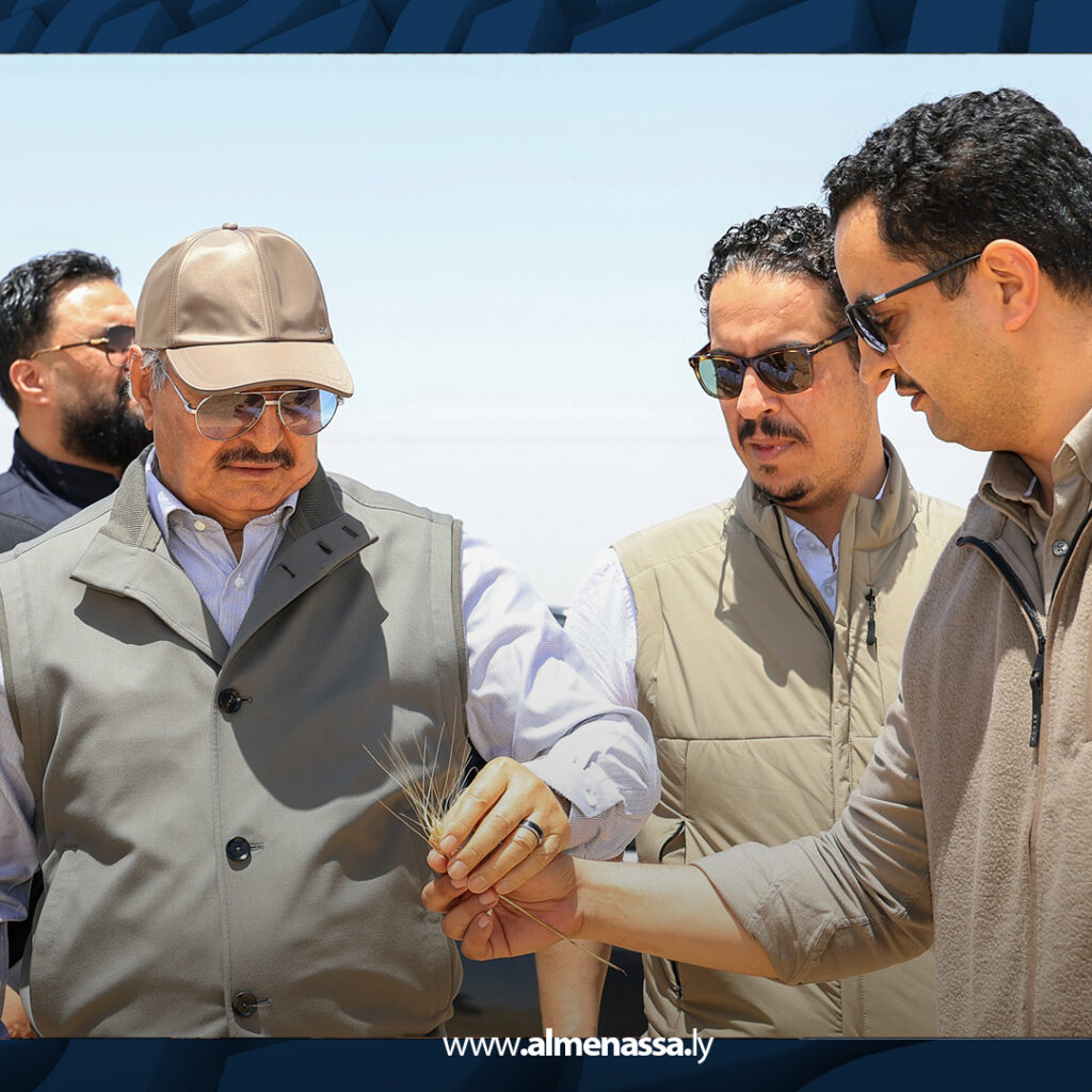Extra 19.jpg4 19 القائد العام يجري زيارة تفقدية إلى موقع مشروع الصحابي الزراعي بمنطقة الواحات