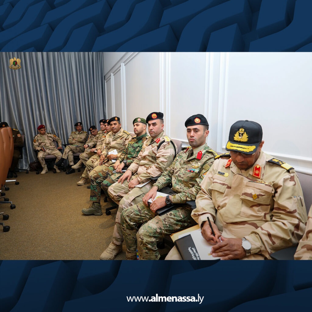 Extra 2.jpg111 2 نائب القائد العام يتابع جاهزية القوات لمناورة "درع الكرامة 2" خلال اجتماع بالقيادة العامة