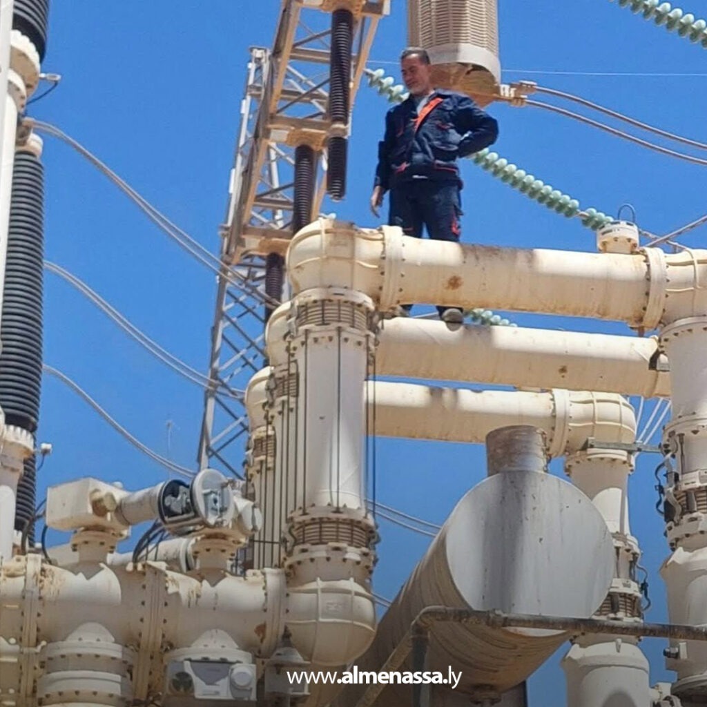 Extra 29.jpg1 29 إعادة توصيل دائرة السرير الجنوبي الكفرة يعيد استقرار الشبكة الكهربائية في الكفرة بعد أعمال صيانة مكثفة