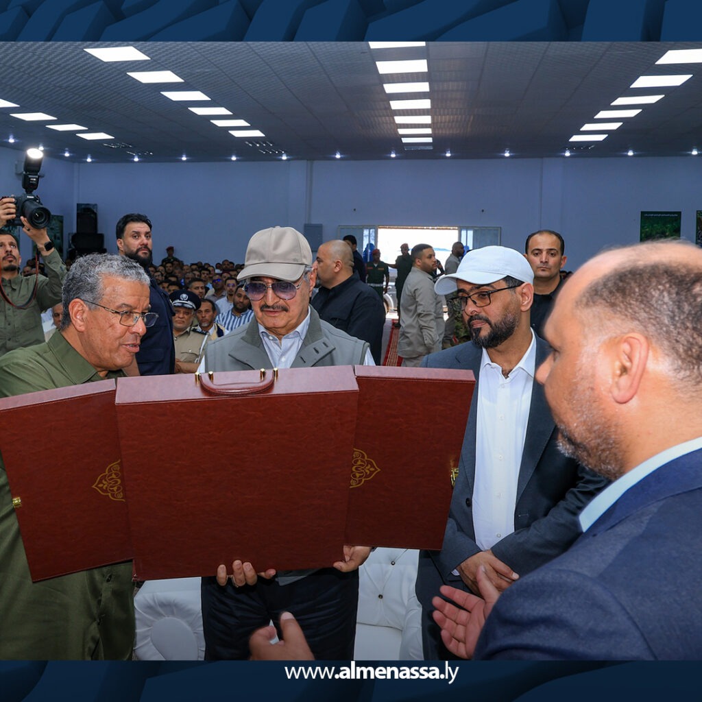 Extra 4.jpg13 4 القائد العام يجري زيارة تفقدية إلى موقع مشروع الصحابي الزراعي بمنطقة الواحات