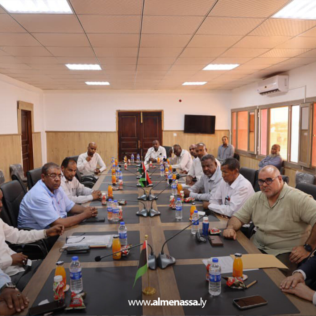 Extra 43.jpg11 43 مؤسسة النفط وريبسول تُسلمان شحنة من أمصال العقارب لبلديات الجنوب
