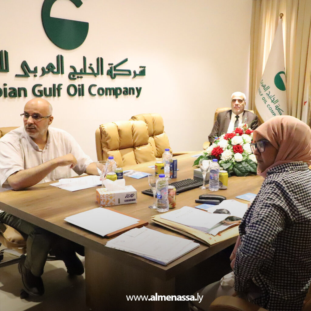 Extra 46.jpg2 46 شركة الخليج العربي للنفط تبحث تقارير الأداء الخاصة بالإدارات الفنية