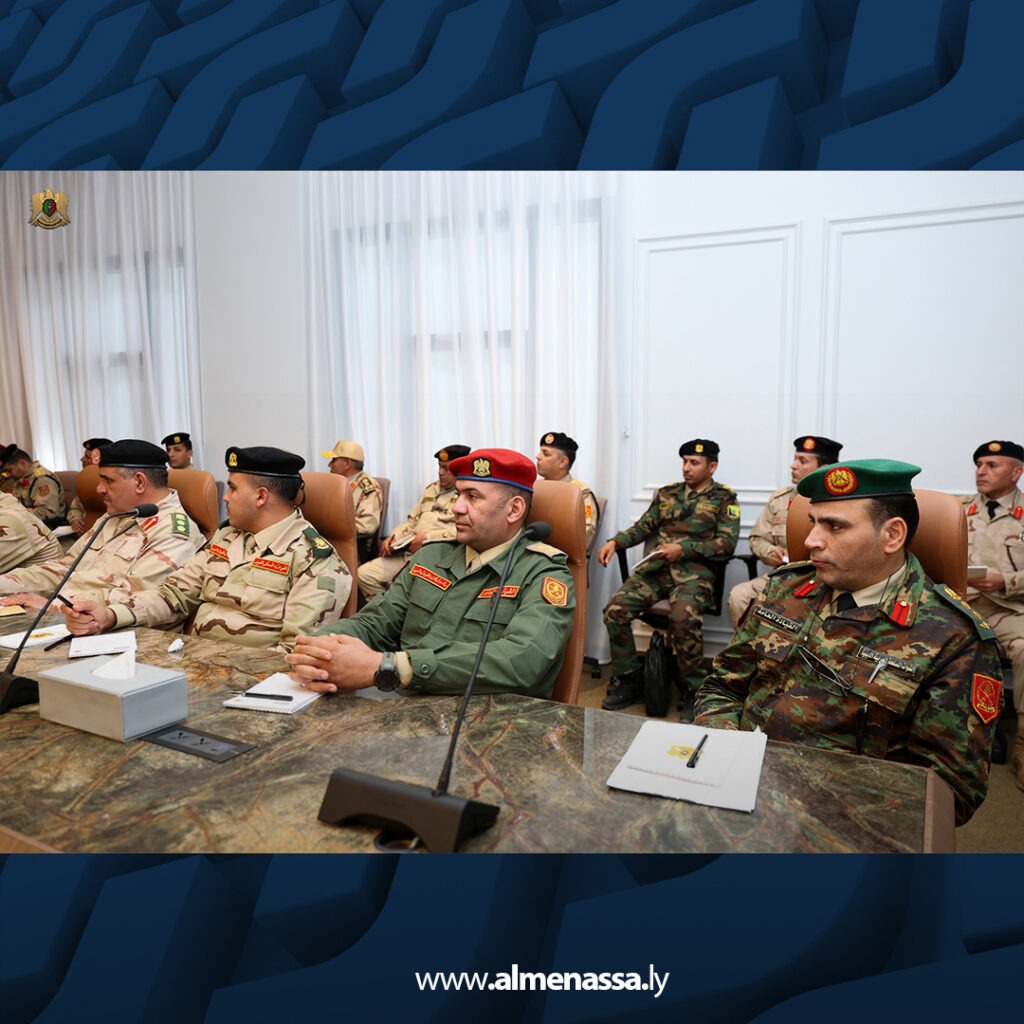Extra .jpg11111111111 نائب القائد العام يتابع جاهزية القوات لمناورة "درع الكرامة 2" خلال اجتماع بالقيادة العامة