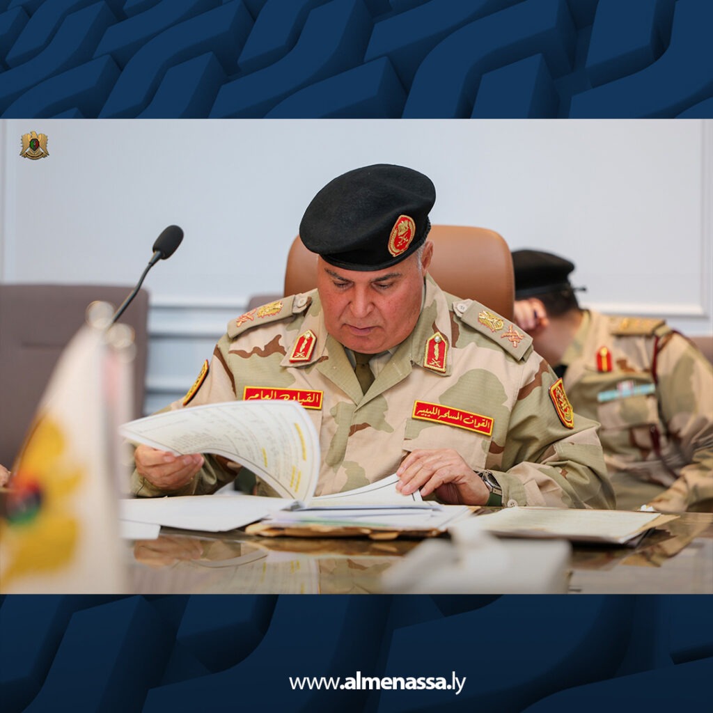 Extra .jpg111111111111 نائب القائد العام يتابع جاهزية القوات لمناورة "درع الكرامة 2" خلال اجتماع بالقيادة العامة
