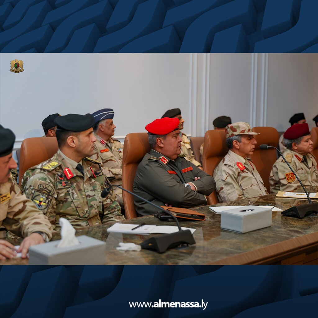 Extra .jpg1111111111111 نائب القائد العام يتابع جاهزية القوات لمناورة "درع الكرامة 2" خلال اجتماع بالقيادة العامة