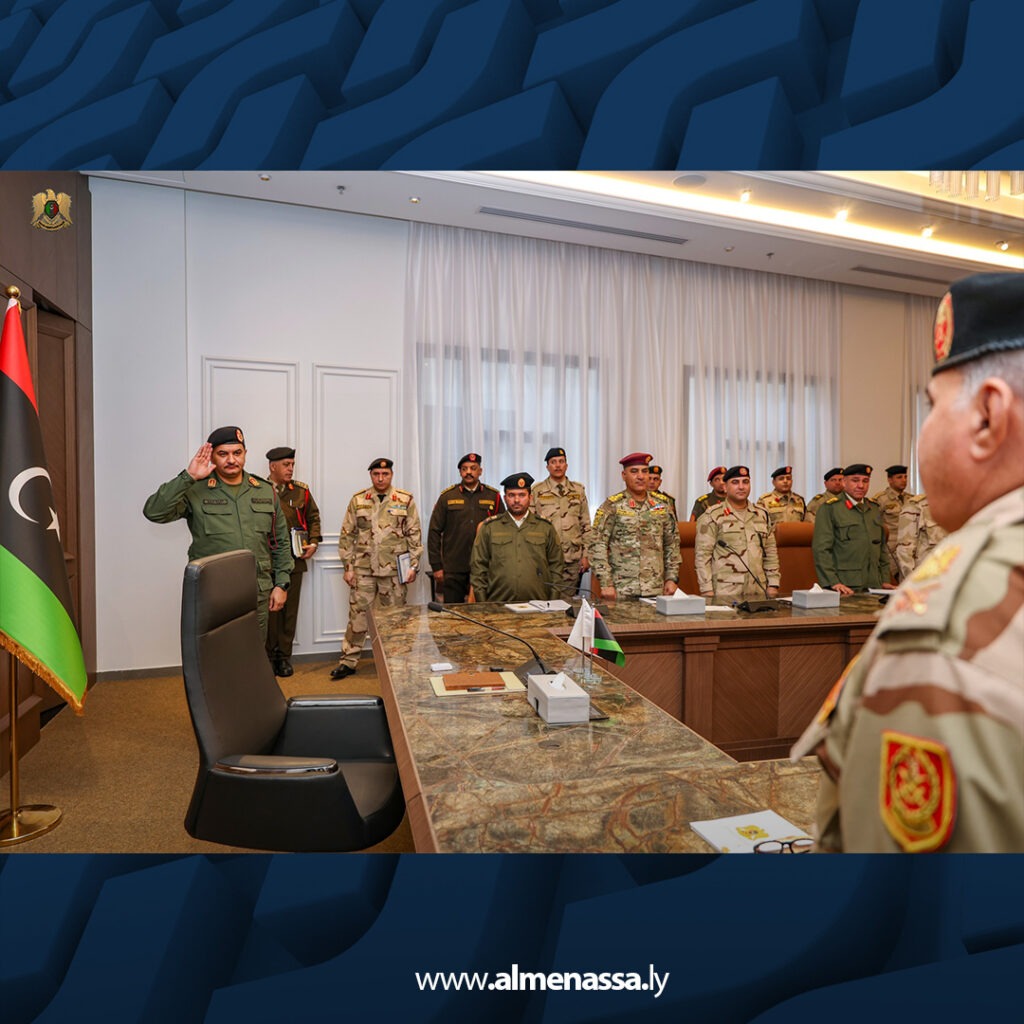 Extra .jpg1111111111111111111 نائب القائد العام يتابع جاهزية القوات لمناورة "درع الكرامة 2" خلال اجتماع بالقيادة العامة
