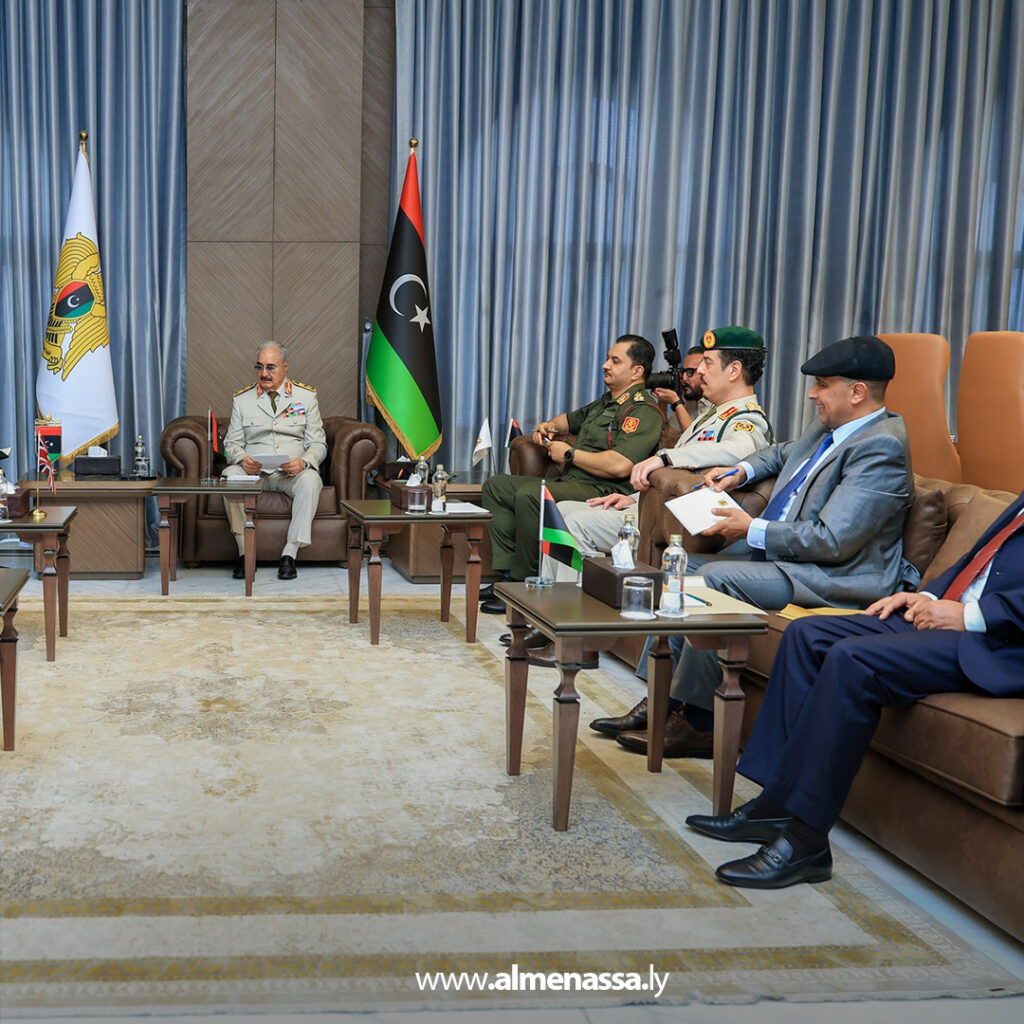 القائد العام للقوات المسلحة يستقبل سفير المملكة المتحدة وكبير مستشاري وزارة الدفاع البريطانية 1 Extra 1.jpg5 1 القائد العام للقوات المسلحة يستقبل سفير المملكة المتحدة وكبير مستشاري وزارة الدفاع البريطانية