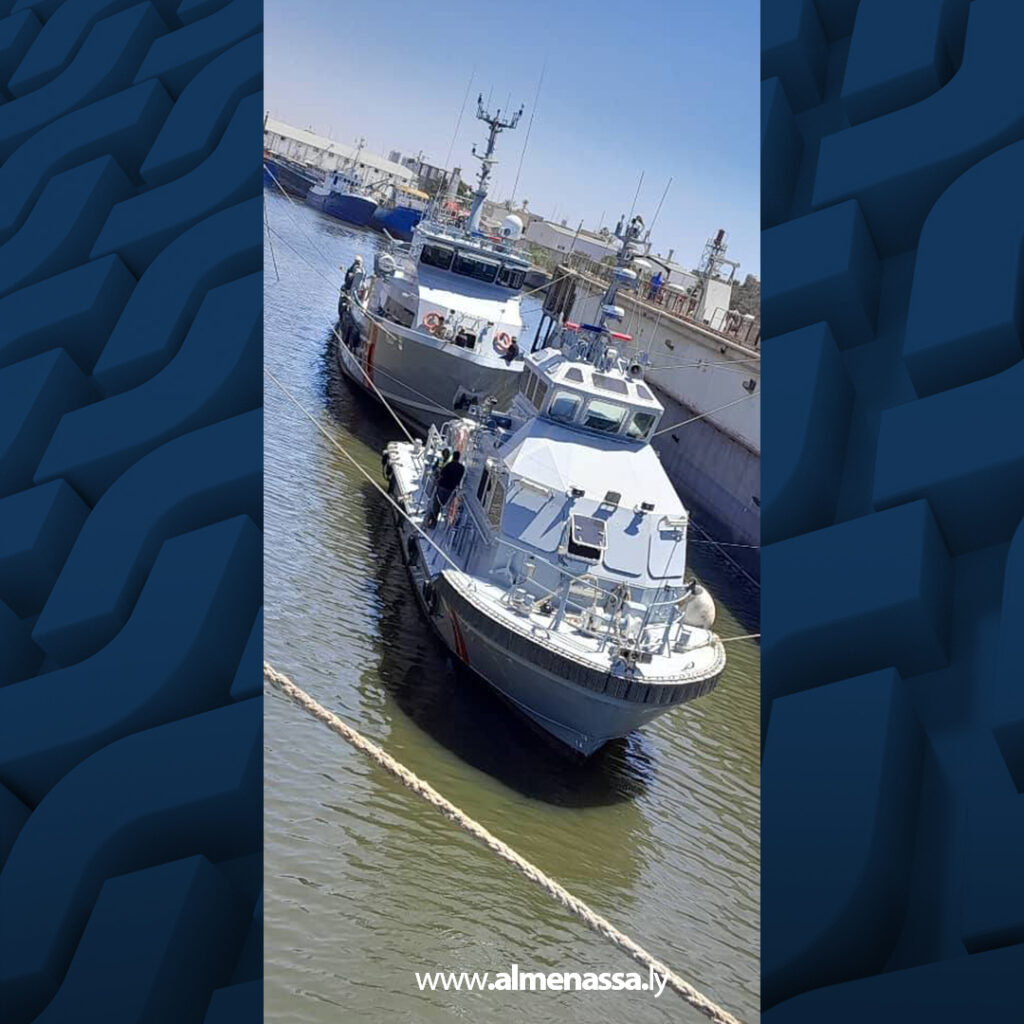 Extra 29.jpg1 29 القوات البحرية تبدأ صيانة الزورقين TBZ-5 وTBZ-2 بالحوض العائم