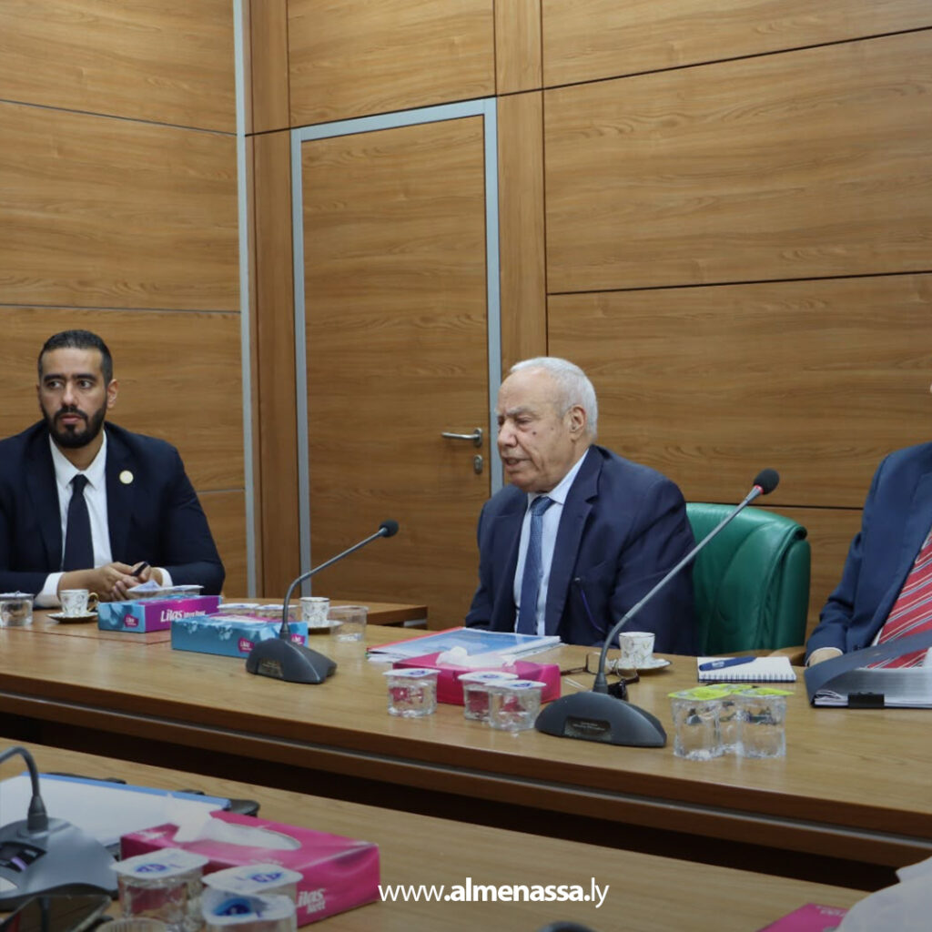 Extra 37.jpg11 37 وزير التخطيط يترأس اجتماعا لبحث أوضاع المياه الجوفية