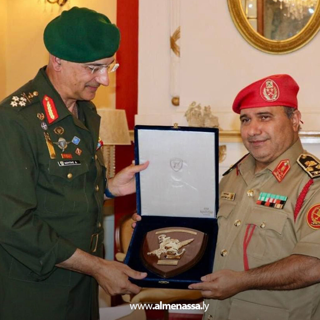 Extra 48.jpg11 48 التعاون العسكري الليبي اليوناني: لقاء الأمين العام ورئيس أركان الجيش اليوناني في أثينا