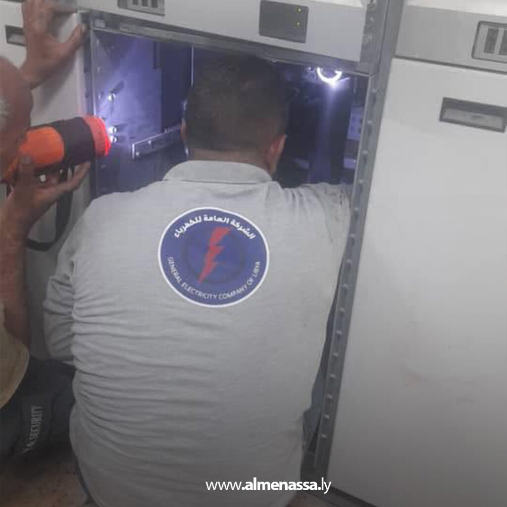 Extra 74 عطل كابل كهربائي يتسبب في انقطاع التيار عن مناطق الهضبة وقصر بن غشير بطرابلس