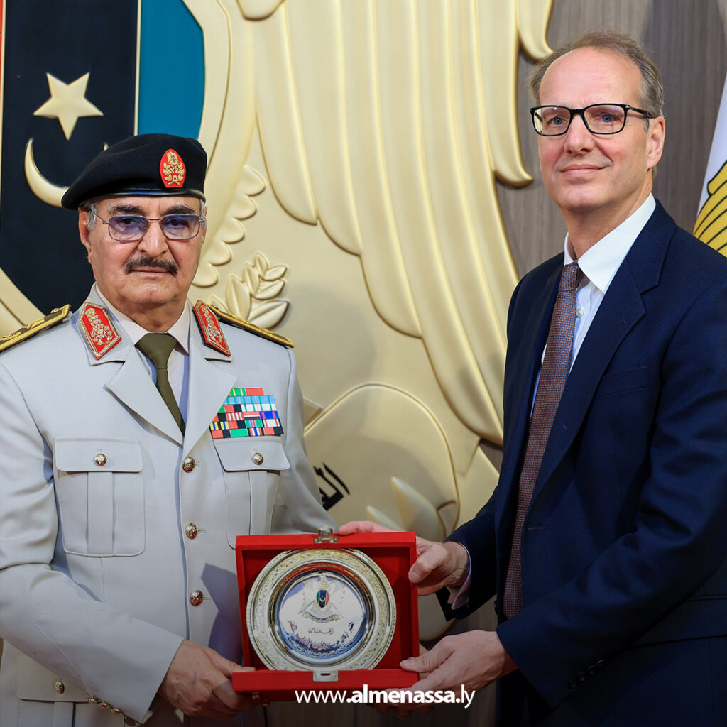 القائد العام للقوات المسلحة يستقبل سفير المملكة المتحدة وكبير مستشاري وزارة الدفاع البريطانية 3 Extra 8.jpg1 8 القائد العام للقوات المسلحة يستقبل سفير المملكة المتحدة وكبير مستشاري وزارة الدفاع البريطانية
