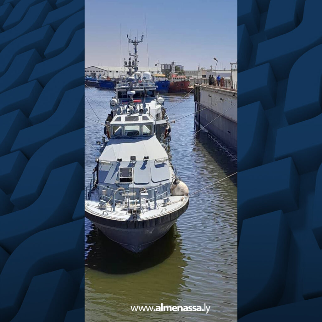 Extra 9.jpg2 9 القوات البحرية تبدأ صيانة الزورقين TBZ-5 وTBZ-2 بالحوض العائم