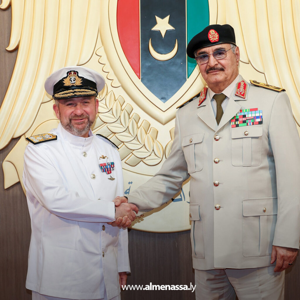 القائد العام للقوات المسلحة يستقبل سفير المملكة المتحدة وكبير مستشاري وزارة الدفاع البريطانية 4 Extra .jpg2 القائد العام للقوات المسلحة يستقبل سفير المملكة المتحدة وكبير مستشاري وزارة الدفاع البريطانية