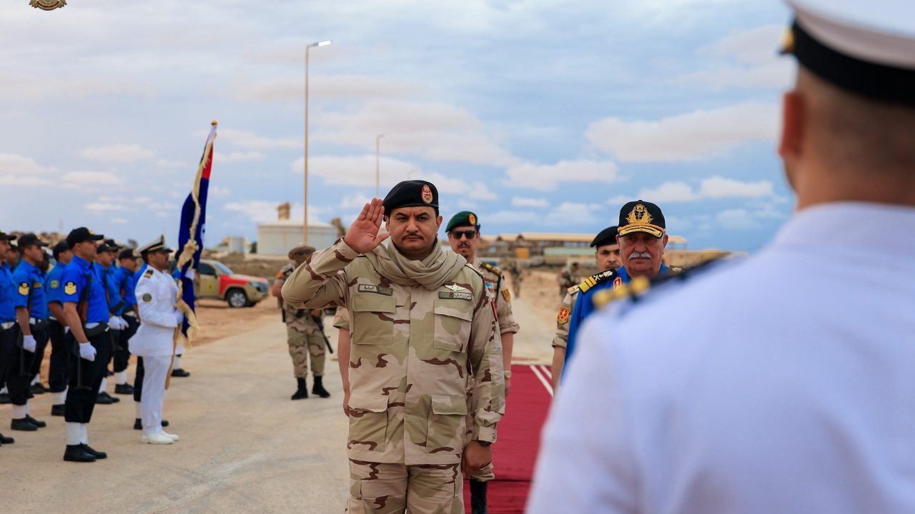 نائب القائد العام يحضر المناورات البحرية ضمن “درع الكرامة 2” واستعراض جاهزية القوات البحرية